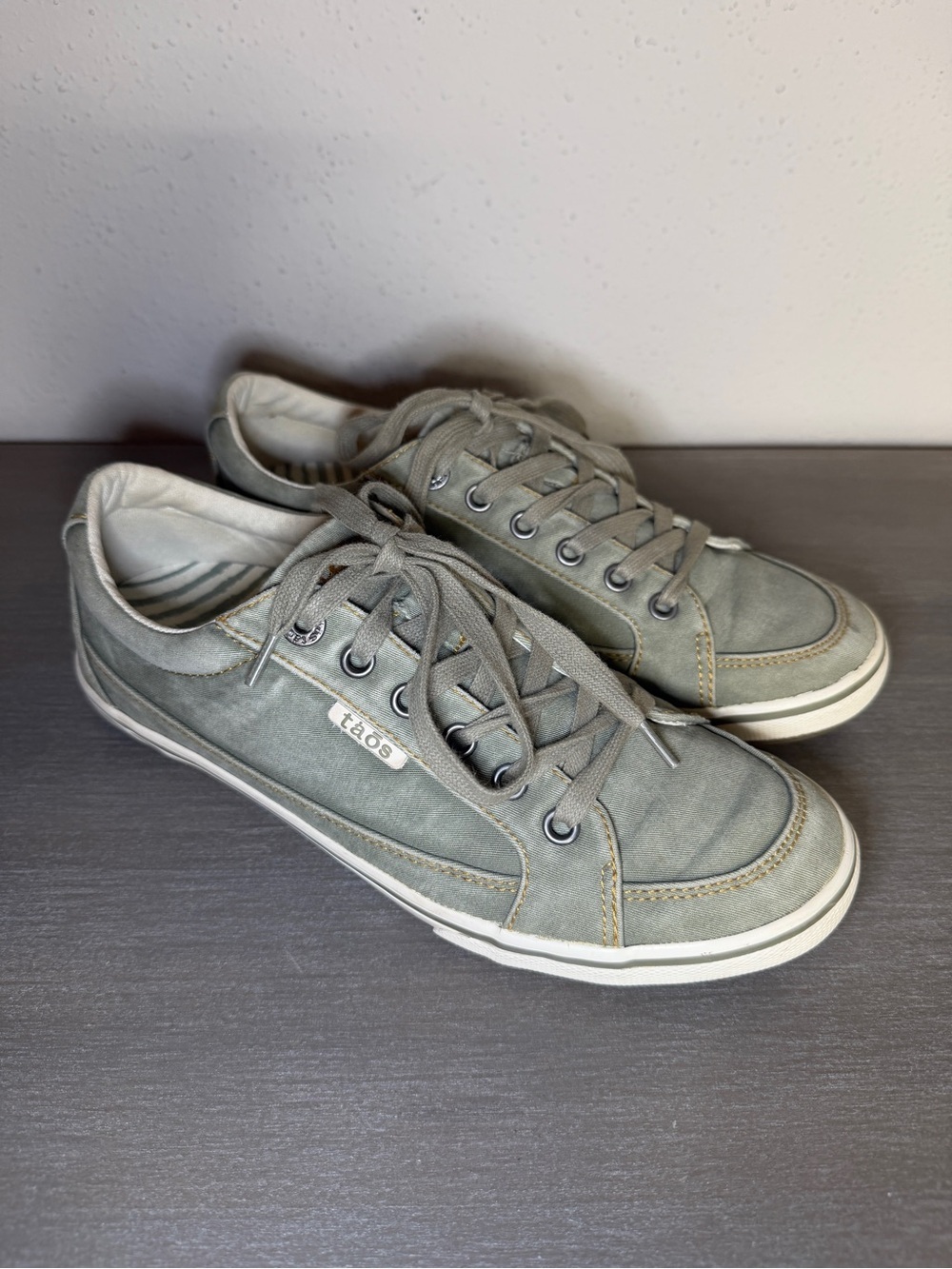 Taos moc star shoes lace up comfort sneaker green womens 8.5